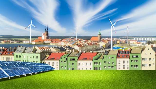 Baner do strony Moje Ciepło Olsztyn. Panoramiczny widok Olsztyna integrujący elementy zielonej energii, wizjonerska przyszłość miasta z odnawialnymi źródłami energii. Scena zawiera panele słoneczne, turbiny wiatrowe i zielone dachy wśród budynków miasta, symbolizując zaangażowanie Olsztyna w zrównoważony rozwój i wykorzystanie odnawialnych źródeł energii.